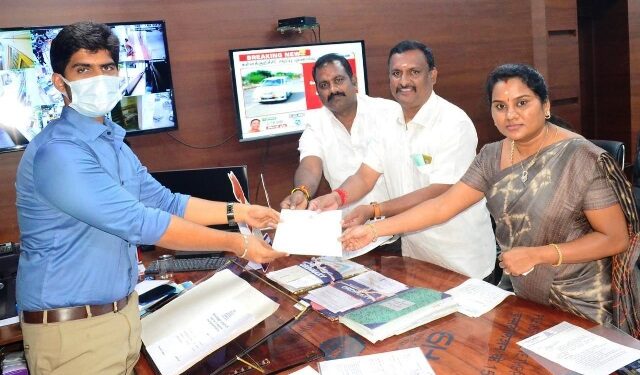 பல்வேறு அடிப்படை வசதிகளை உடனே நிறைவேற்றி தர வேண்டும் -மாநகராட்சி ஆணையரிடம் கழக மாமன்ற உறுப்பினர்கள் மனு