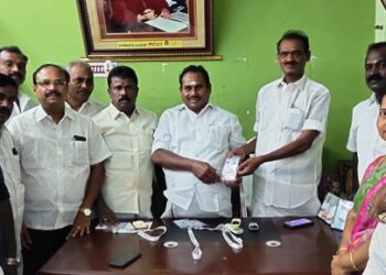 முன்னாள் அமைச்சர் எஸ்.பி.சண்முகநாதன் தலைமையில் தூத்துக்குடி தெற்கு மாவட்ட கழக நிர்வாகிகள் ஆலோசனை