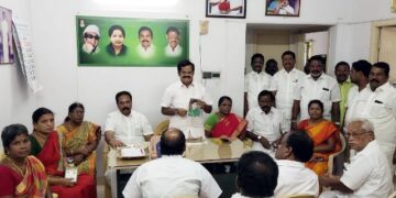 திருச்சி புறநகர் வடக்கு மாவட்ட கழக ஆலோசனை கூட்டம்-முன்னாள் அமைச்சர்கள் என்.ஆர்.சிவபதி, மு.பரஞ்ஜோதி, எஸ்.வளர்மதி பங்கேற்பு