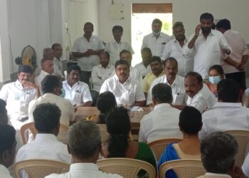 வேலூர் புறநகர் மாவட்ட கழக நிர்வாகிகள் ஆலோசனை கூட்டம்