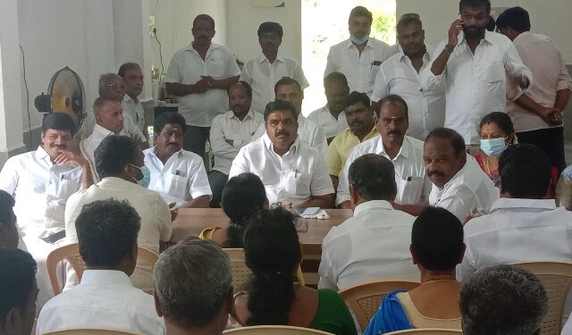 வேலூர் புறநகர் மாவட்ட கழக நிர்வாகிகள் ஆலோசனை கூட்டம்