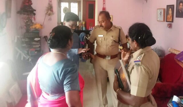 வீடு புகுந்து பணம் கொள்ளை, பேராசிரியையிடம் செயின் பறிப்பு – மர்ம நபர்கள் தப்பி ஓட்டம்