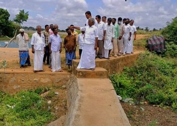 வேப்பனஹள்ளி தொகுதியில் பல்வேறு திட்டப்பணிகள்-முன்னாள் அமைச்சர் கே.பி.முனுசாமி நேரில் ஆய்வு