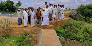 வேப்பனஹள்ளி தொகுதியில் பல்வேறு திட்டப்பணிகள்-முன்னாள் அமைச்சர் கே.பி.முனுசாமி நேரில் ஆய்வு