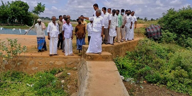 வேப்பனஹள்ளி தொகுதியில் பல்வேறு திட்டப்பணிகள்-முன்னாள் அமைச்சர் கே.பி.முனுசாமி நேரில் ஆய்வு