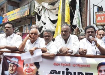 வால்பாறையில் தோட்ட தொழிலாளர்கள் ஆர்ப்பாட்டம்