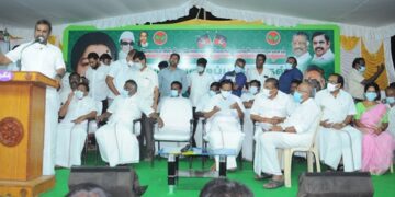 குறைகளை சுட்டிக் காட்டினால் ரெய்டு நடத்துவதா? தி.மு.க. அரசுக்கு எதிர்க்கட்சி கொறடா எஸ்.பி.வேலுமணி கண்டனம்