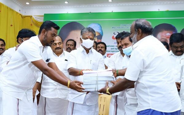 கழகத்தில் நான் சாதாரண தொண்டன் – ஒருங்கிணைப்பாளர் ஓ.பன்னீர்செல்வம் உருக்கமான பேச்சு