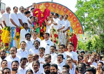 1347-வது ஆண்டு சதயவிழா பேரரசர் பெரும்பிடுகு முத்தரையர் சிலைக்கு கழக நிர்வாகிகள் மரியாதை