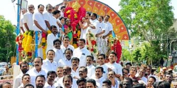 1347-வது ஆண்டு சதயவிழா பேரரசர் பெரும்பிடுகு முத்தரையர் சிலைக்கு கழக நிர்வாகிகள் மரியாதை