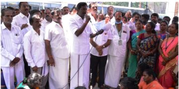 வேலூர் மாநகராட்சியை கண்டித்து தூய்மை பணியாளர்கள் ஆர்ப்பாட்டம்