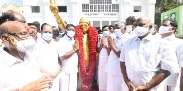 புரட்சித்தலைவி அம்மா சிலைக்கு ஒருங்கிணைப்பாளர்கள் மரியாதை