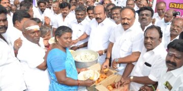 மதுரை புறநகர் மாவட்டத்தில் 5000 பேருக்கு அன்னதானம்-கிழக்கு மாவட்ட கழக செயலாளர் வி.வி.ராஜன் செல்லப்பா வழங்கினார்