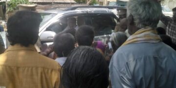 அமைச்சர் ஐ.பெரியசாமியை பொதுமக்கள் முற்றுகை