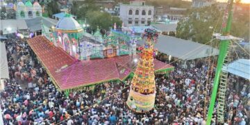 ஏர்வாடியில் மதநல்லிணக்க சந்தனக்கூடு விழா-பல்லாயிரக்கணக்கில் மக்கள் திரண்டனர்