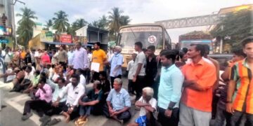 திருப்பத்தூரில் அரசு பேருந்தை சிறை பிடித்து சாலை மறியல்