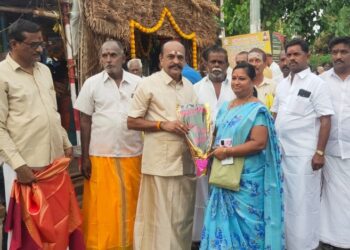 எடப்பாடியார் தலைமையில் மீண்டும் அம்மாவின் அமைய வேண்டும் – முன்னாள் அமைச்சர் கடம்பூர் செ.ராஜூவிடம், திட்டவட்டமாக தெரிவித்த பெண்கள்