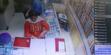 கவரிங் நகையை வைத்துவிட்டு தங்க நகையை திருடிய, திமுக, ஊராட்சி வார்டு செயலாளர்