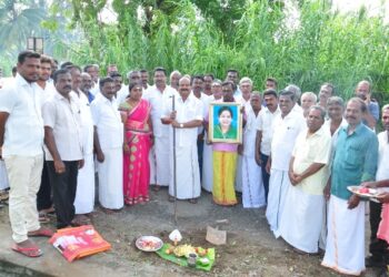 ரூ.40 லட்சம் மதிப்பில் வளர்ச்சி பணிகள் -முன்னாள் அமைச்சர் கே.சி.கருப்பணன் தொடங்கி வைத்தார்