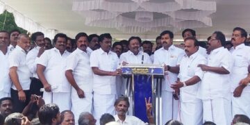 வாக்குறுதிகளை நிறைவேற்ற முடியாவிட்டால் பதவியை விட்டு இறங்க வேண்டியது தானே?