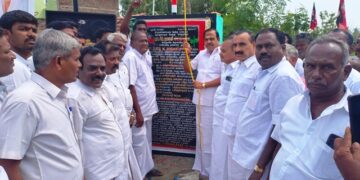 துரிஞ்சாபுரத்தில் முன்னாள் அமைச்சர் அக்ரி எஸ்.எஸ்.கிருஷ்ணமூர்த்தி கழக கொடி ஏற்றி மரியாதை