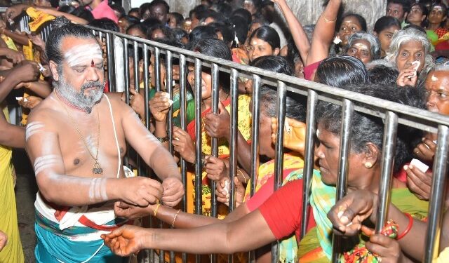 திருப்பரங்குன்றத்தில் கந்த சஷ்டி விழா காப்பு கட்டுதலுடன் தொடக்கம்