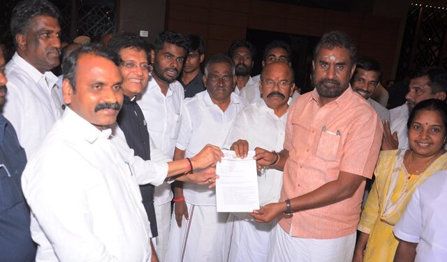 கோவையில் ஏதேனும் ஒரு இடத்தில் ஜவுளி சந்தை அமைக்க வேண்டும்