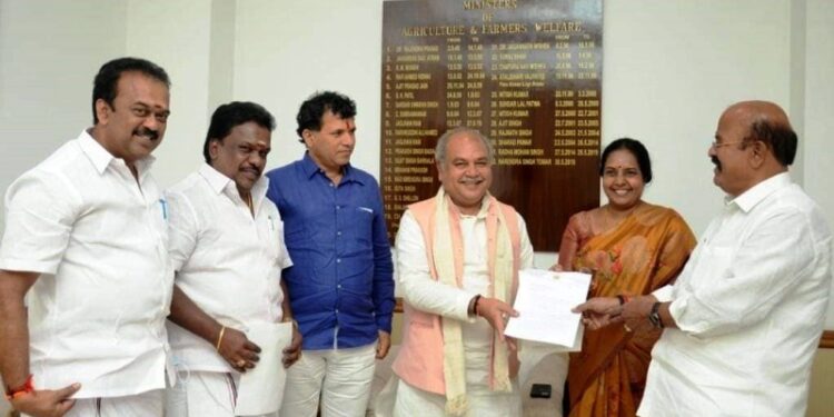 குறைந்த பட்ச ஆதார விலையை உயர்த்தி தர வேண்டும் -மத்திய அமைச்சரை நேரில் சந்தித்து, பொள்ளாச்சி வி.ஜெயராமன் மனு