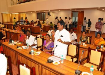 கழக மாமன்ற உறுப்பினர்கள் கூறியதால் ஆளும் தி.மு.க. கவுன்சிலர்கள் அராஜகம்