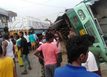 மேட்டுப்பாளையம் அருகே அரசு பஸ் கவிழ்ந்து 8 பயணிகள் காயம்