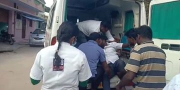 காவல்நிலையத்தில் புகுந்து கழக ஊராட்சிமன்ற துணைத்தலைவர் காலை உடைத்த தி.மு.க.வினர்