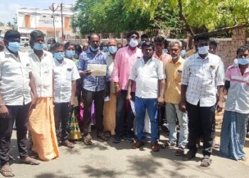 கோவில் அருகில் டாஸ்மாக் கடை அமைய கிராம மக்கள் எதிர்ப்பு – தடுத்து நிறுத்தக்கோரி தூத்துக்குடி ஆட்சியரிடம் மனு