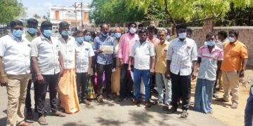 கோவில் அருகில் டாஸ்மாக் கடை அமைய கிராம மக்கள் எதிர்ப்பு – தடுத்து நிறுத்தக்கோரி தூத்துக்குடி ஆட்சியரிடம் மனு