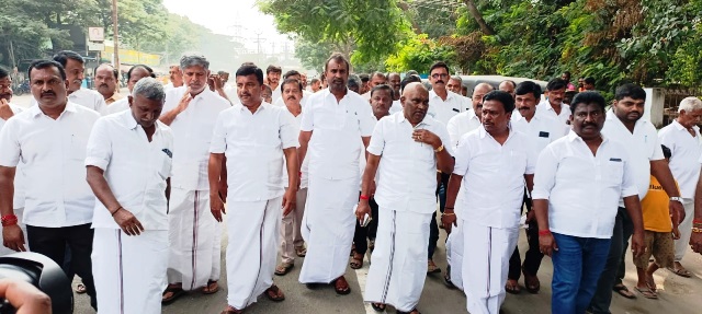 போராட்டம் நடைபெறவுள்ள இடத்தில் எதிர்க்கட்சி கொறடா எஸ்.பி.வேலுமணி ஆய்வு