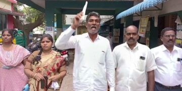 திருக்கழுக்குன்றம் பேரூராட்சி தலைவரை கண்டித்து கழக உறுப்பினர்கள் வெளிநடப்பு