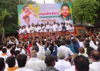 சுங்கசாவடி ஊழியர்களுக்கு ஆதரவாக உளுந்தூர்பேட்டையில் கழகம் ஆர்ப்பாட்டம்