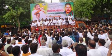 சுங்கசாவடி ஊழியர்களுக்கு ஆதரவாக உளுந்தூர்பேட்டையில் கழகம் ஆர்ப்பாட்டம்