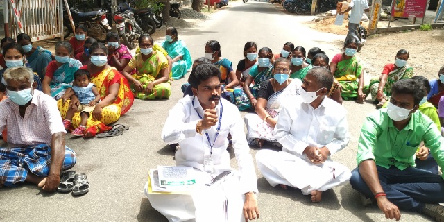 கோவில்பட்டி நகராட்சியை கண்டித்து கழக கவுன்சிலர் தலைமையில் மறியல்