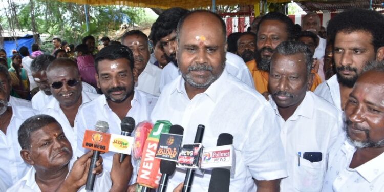 பதவி மீது ஆசையில்லை என்று கூறும் ஓபிஎஸ் நீதிமன்றங்களில் மனு தாக்கல் செய்தது ஏன்?