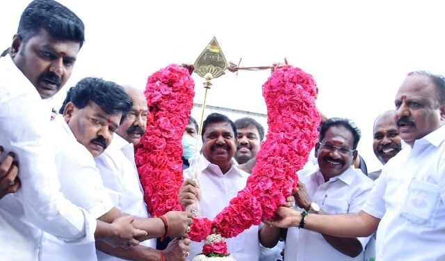 மதுரையில் எடப்பாடியாருக்கு உற்சாக வரவேற்பு