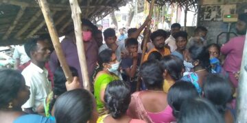 சீர்காழியில் ரேஷன் கடையை முற்றுகையிட்டு போராட்டம் -விடியா தி.மு.க. அரசில் தரமற்ற அரிசி விநியோகிப்பதாக குற்றச்சாட்டு