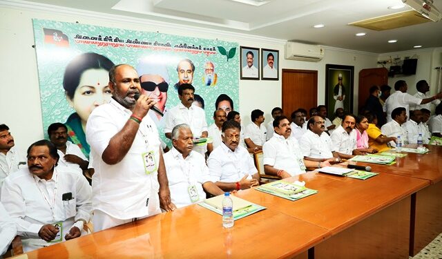 தி.மு.க. அரசின் உண்மை நிலையை தோலுரித்து காட்டுவோம்  -கழக அம்மா பேரவை செயலாளர் ஆர்.பி.உதயகுமார் உறுதி