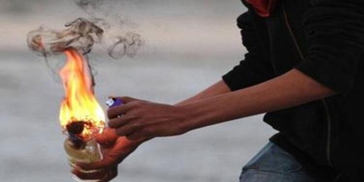 திருத்துறைப்பூண்டியில் பரபரப்பு – நகராட்சி துணைத்தலைவர் வீட்டில் பெட்ரோல் குண்டு வீச்சு