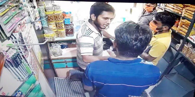 தி.மு.க. ஆட்சியில் பட்டப்பகலில் நடந்த பரபரப்பு சம்பவம் -சேலத்தில் மளிகை கடைக்காரர் கடத்தல்