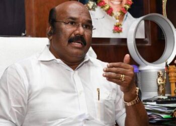 ஓ.பன்னீர்செல்வம் மகன், முதலமைச்சரை பாராட்ட வேண்டியதன் அவசியம் என்ன -முன்னாள் அமைச்சர் டி.ஜெயக்குமார் கேள்வி