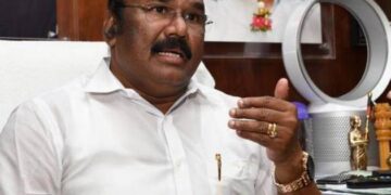 ஓ.பன்னீர்செல்வம் மகன், முதலமைச்சரை பாராட்ட வேண்டியதன் அவசியம் என்ன -முன்னாள் அமைச்சர் டி.ஜெயக்குமார் கேள்வி