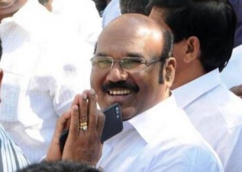 உணவு இருக்கும் தட்டிலேயே கை கழுவலாமா?முன்னாள் அமைச்சர் டி.ஜெயக்குமார் கேள்வி