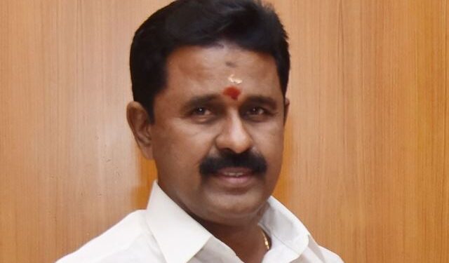 விவசாயிகளின் நெல்லை கொள்முதல் செய்ய நடவடிக்கை எடுக்காதது ஏன்?அரசுக்கு முன்னாள் அமைச்சர் ஆர்.காமராஜ் கேள்வி