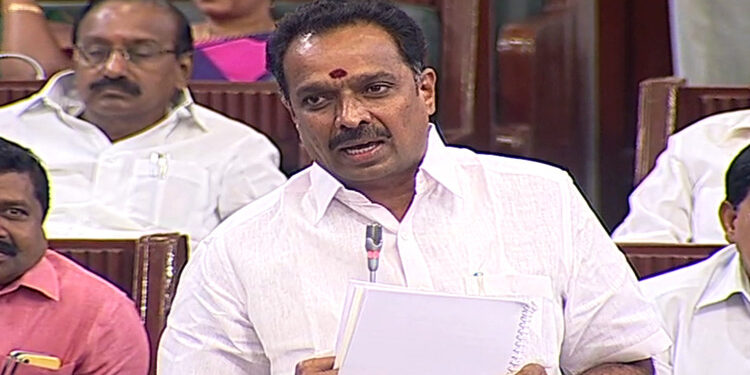 கரூர் சாலை பணியில் ரூ.3 கோடி முறைகேடு-முன்னாள் அமைச்சர் எம்.ஆர்.விஜயபாஸ்கர் குற்றச்சாட்டு