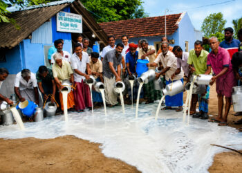 பால் கொள்முதல் விலை உயர்வு கோரி உற்பத்தியாளர்கள் போராட்டம்